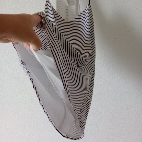 Express Women's Black & White Striped V-neck Camisole Tank Top size Small - Picture 6 of 8